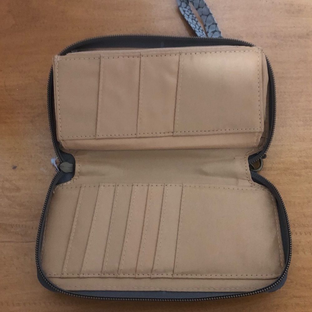 TRAVELON SAFE (ID) WALLET/WRISTLET - Picture 6 of 7